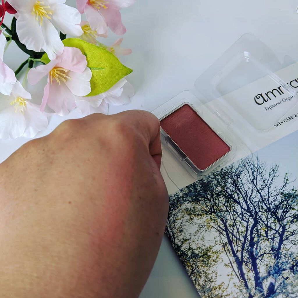ハイビスカスチーク/AMRITARA/パウダーチークを使ったクチコミ（2枚目）