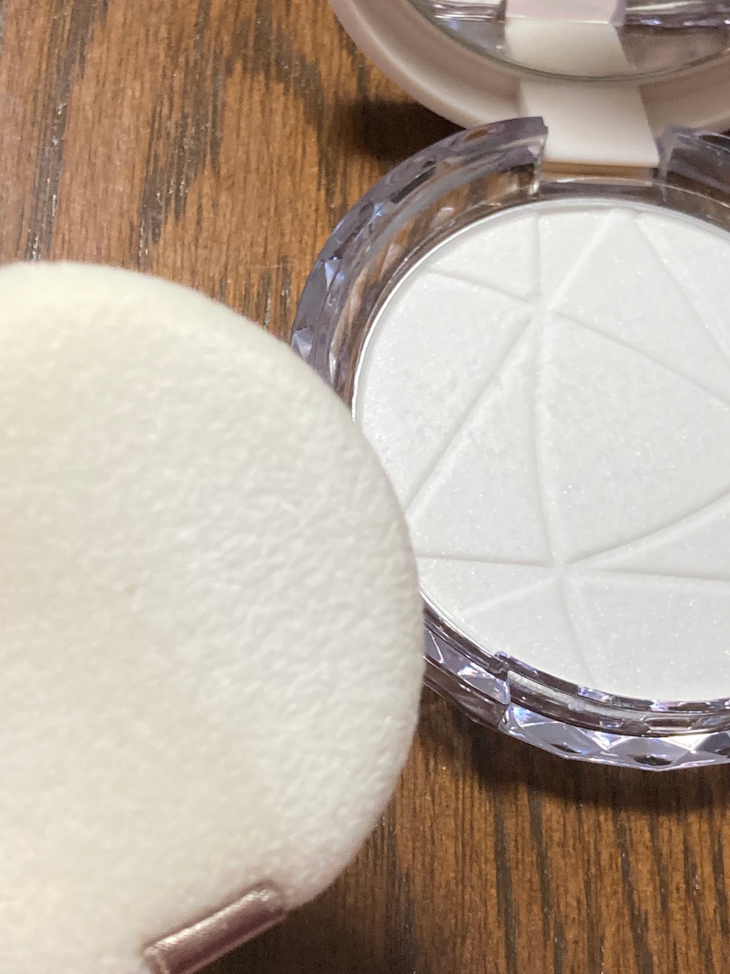 毛穴レスパウダー/CEZANNE/プレストパウダーを使ったクチコミ(4枚目)