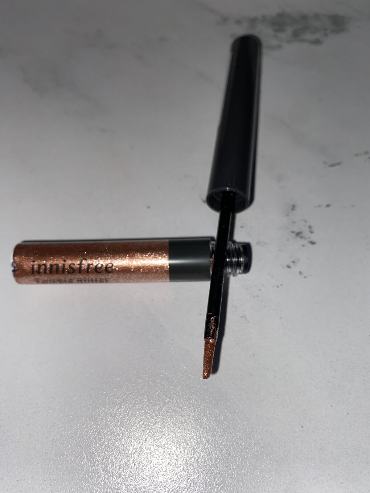 トゥインクル グリッター 3 ホログラム/innisfree/リキッドアイライナーを使ったクチコミ（3枚目）