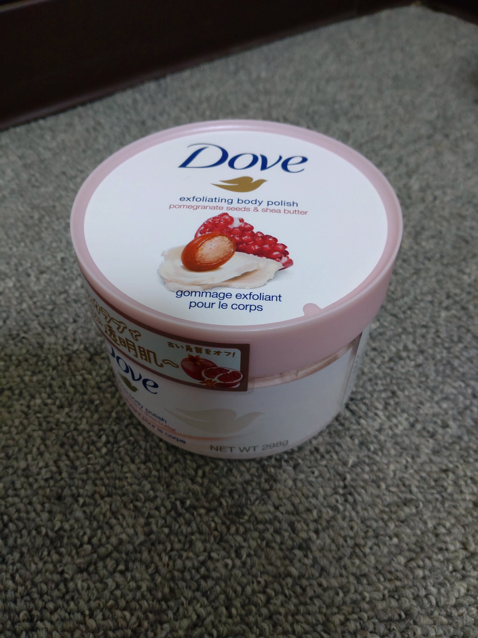 ダヴのクリーミースクラブ　ザクロ＆シアバターの紹介です♪
話題になったボディスクラブ♡私も使ってみました!
────────────
【使った商品】ダヴ　クリーミースクラブ　ザクロ＆シアバター
【商品の特徴】スクラブ
【肌質】クリーム系
【