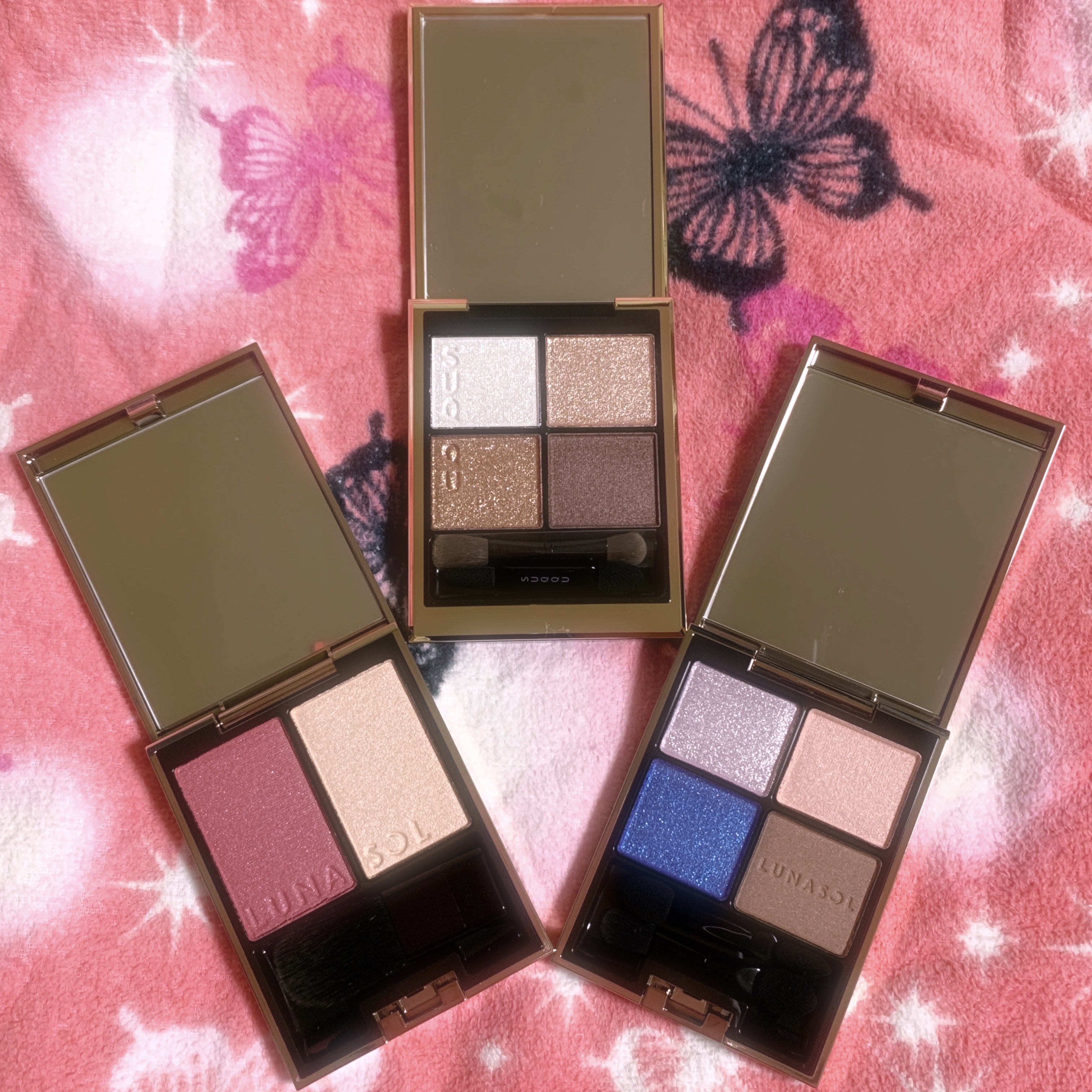 梅阪限定のSUQQU  甘艶を購入する為に
久しぶりに大阪へ行きました
発売日から2日経ちましたがまだ在庫ありでした
ルナソルのフローレスクラリティを僅かにピンクみ
増した感じの色ですね
ラメ感はSUQQUも同じくらいな気がする！
色みはベ