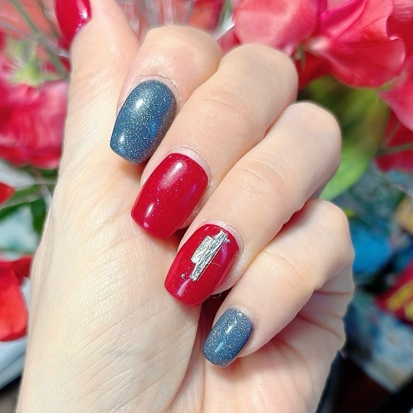 ♡𝙗𝙚𝙠𝙞♡フォロバ100%♡ on LIPS 「❤️💙✨レッドにもラメ入って煌めいてる上に、ブルーのオーロララ..」(2枚目)