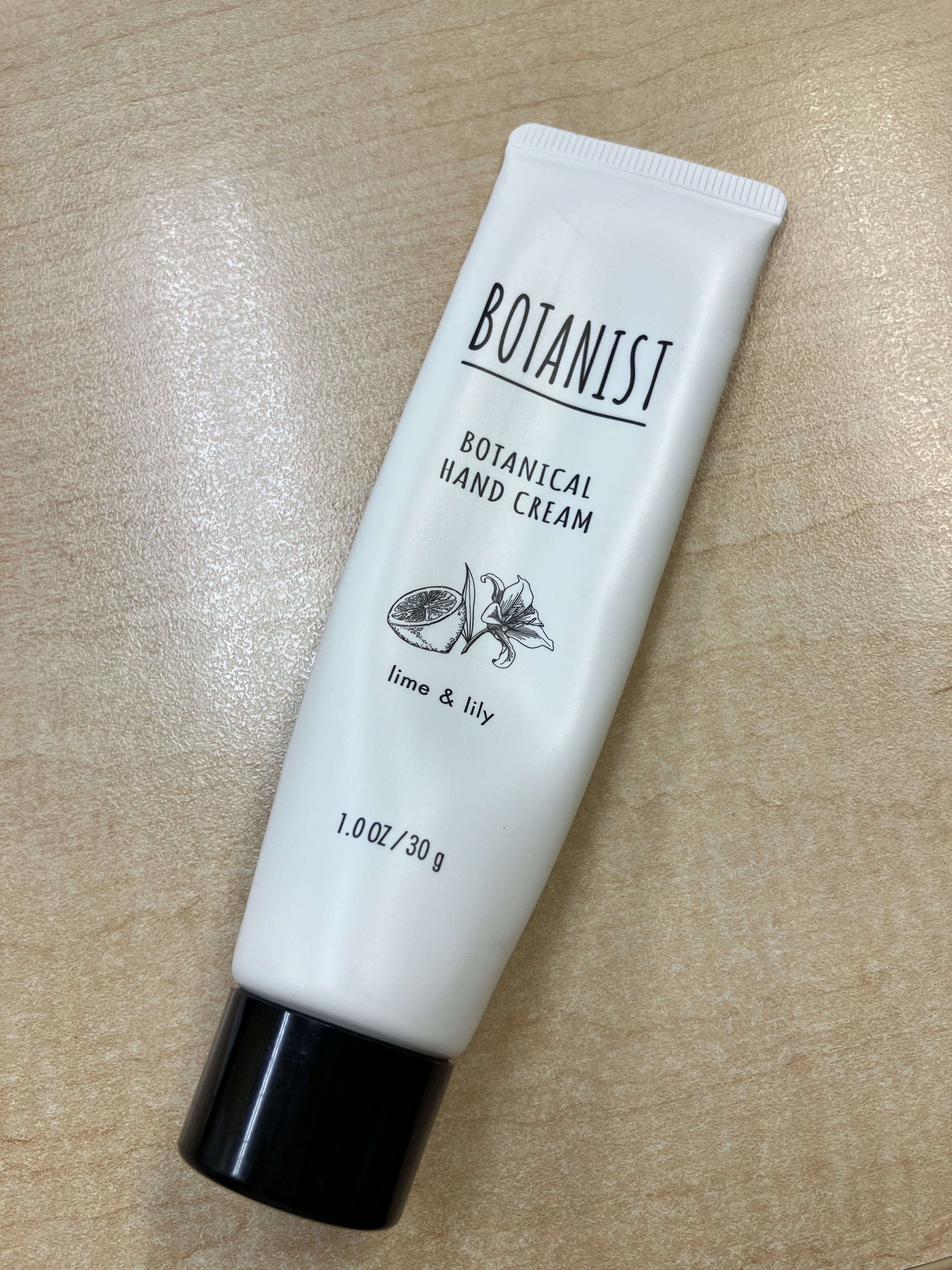 BOTANIST ボタニカルハンドクリーム（ライム＆リリー）のクチコミ「BOTANIST　ボタニカルハンドクリーム
ライム＆リリー

クセのない香り
万人ウケしそう
.....」（1枚目）