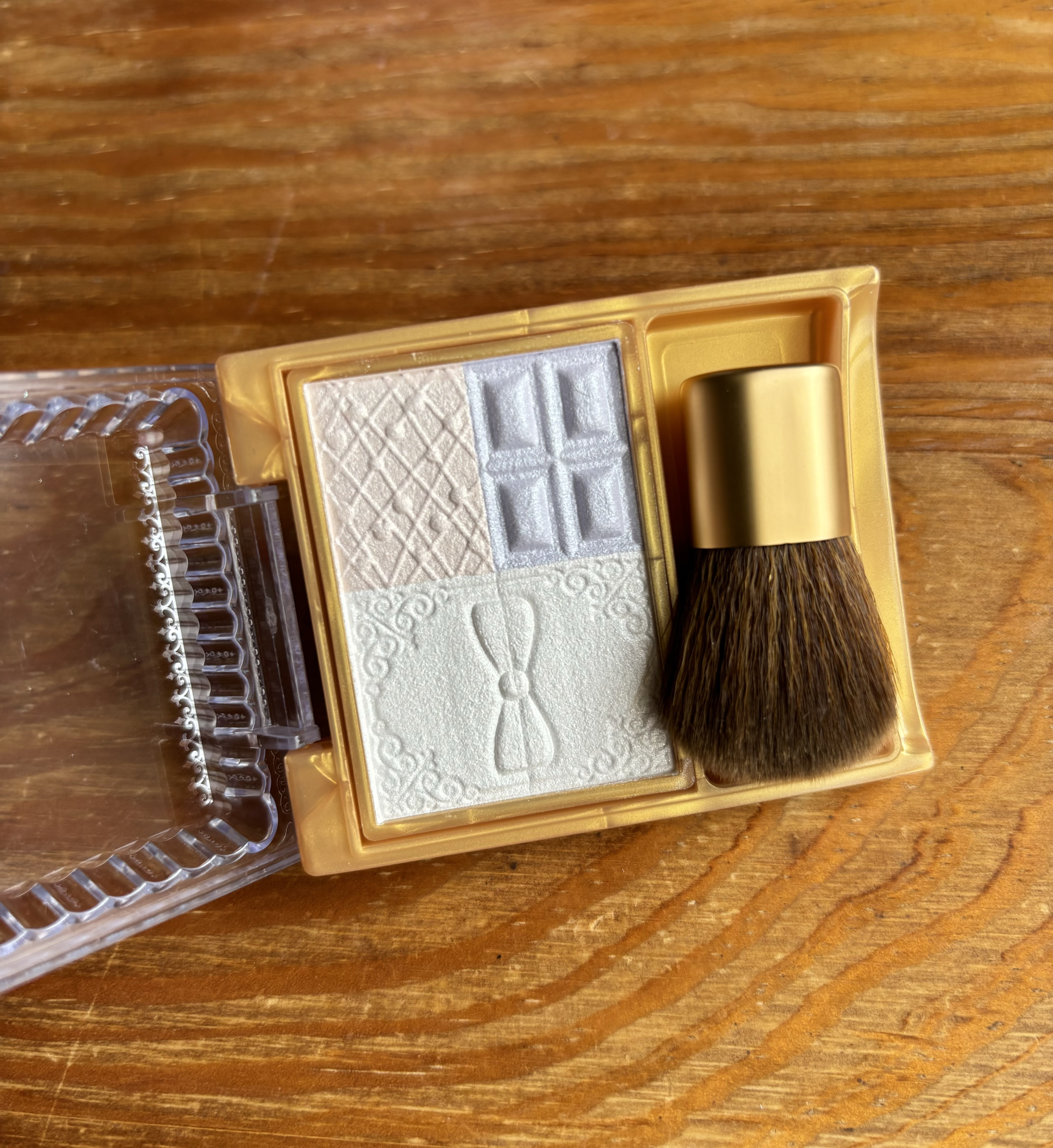 スウィーツ スウィーツ プレミアムショコラハイライターのクチコミ「廃盤になりましたが、記録用に🙏🏻

透明感のあるツヤ肌、なめらかで立体的に仕上がる3色入りハイ.....」（3枚目）