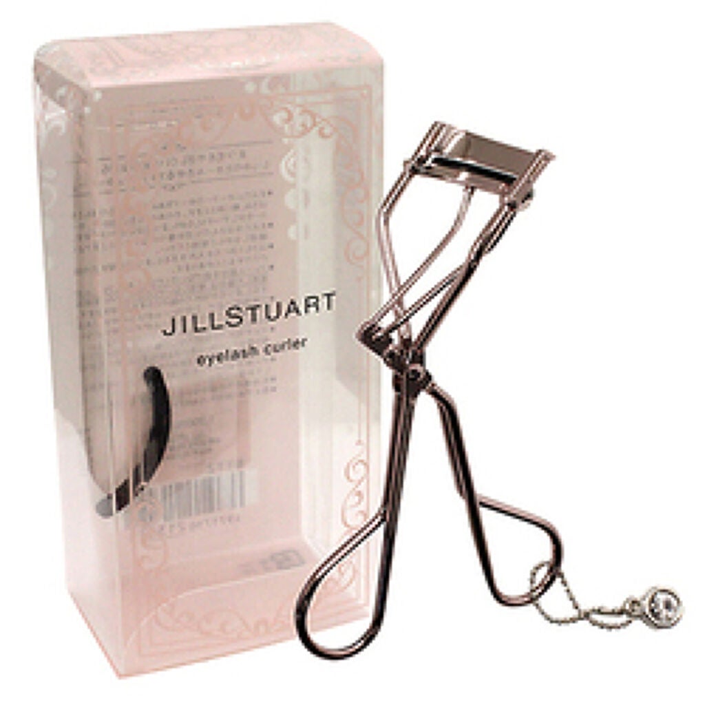 鮎. on LIPS 「 こちらが私が毎日メイクで使用中のコスメたちの1部です!💄 ど..」(4枚目)