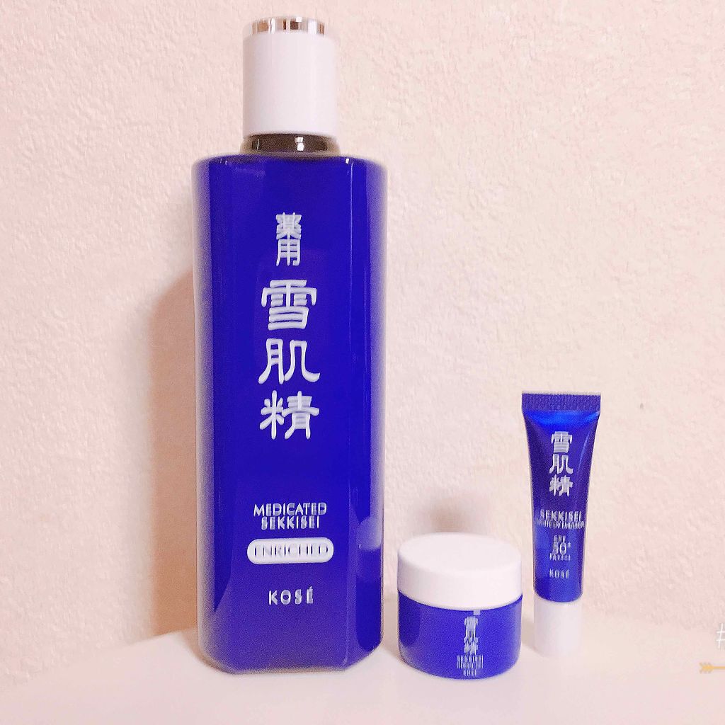 新しい化粧水✨

アクアレーベルのがなくなりそうだったので次は雪肌精に！お母さんが買ってくれました😢ありがたい…🙏

UVカット効果のある日中用美白乳液とジェルクリームのミニサイズがついていました！
使って試してみたいと思います🙌

