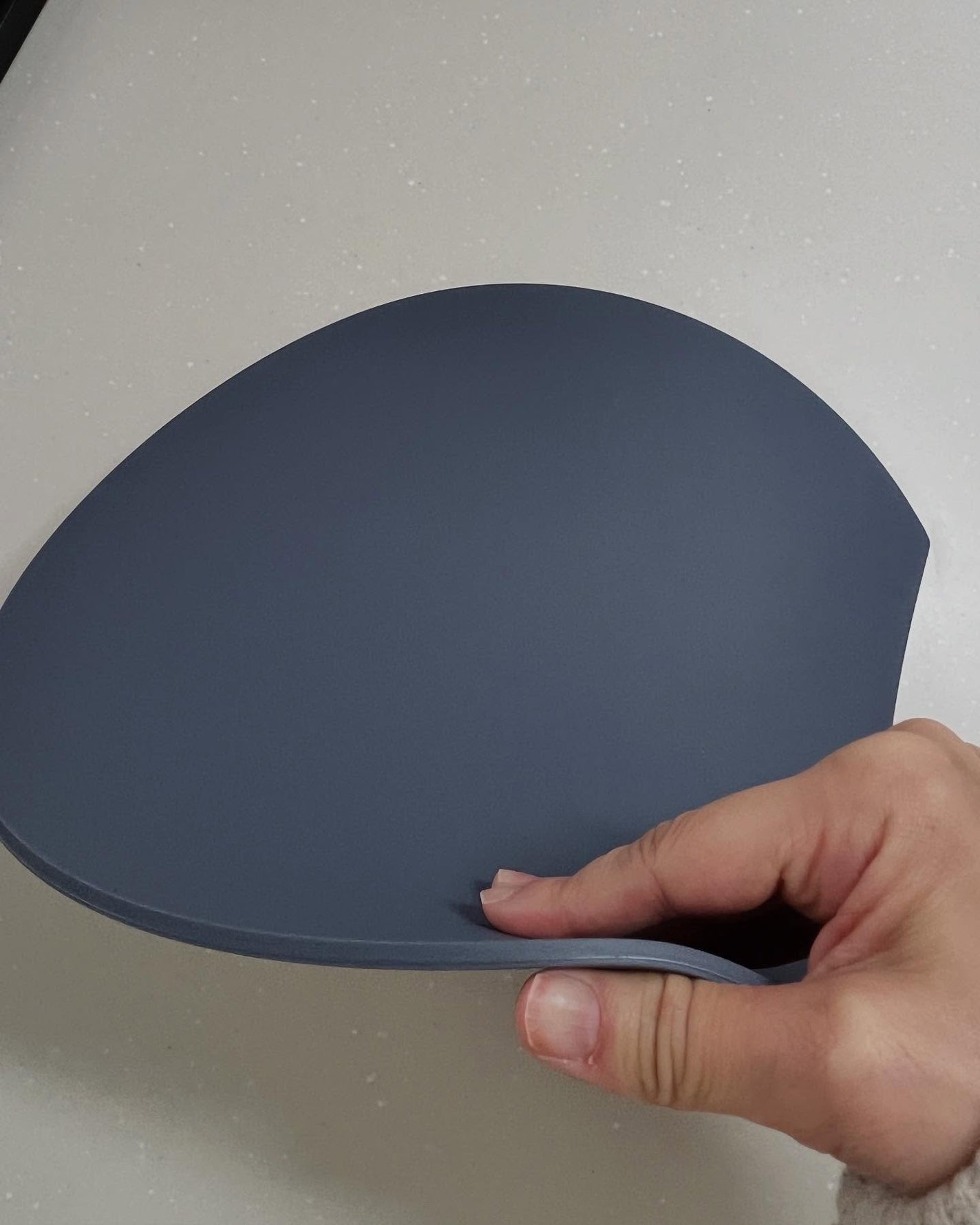 ひとりコスメ部 フォロバ100 on LIPS 「かまぼこ型まな板100%熱可塑性エラストマーを採用耐熱で柔軟性..」(2枚目)