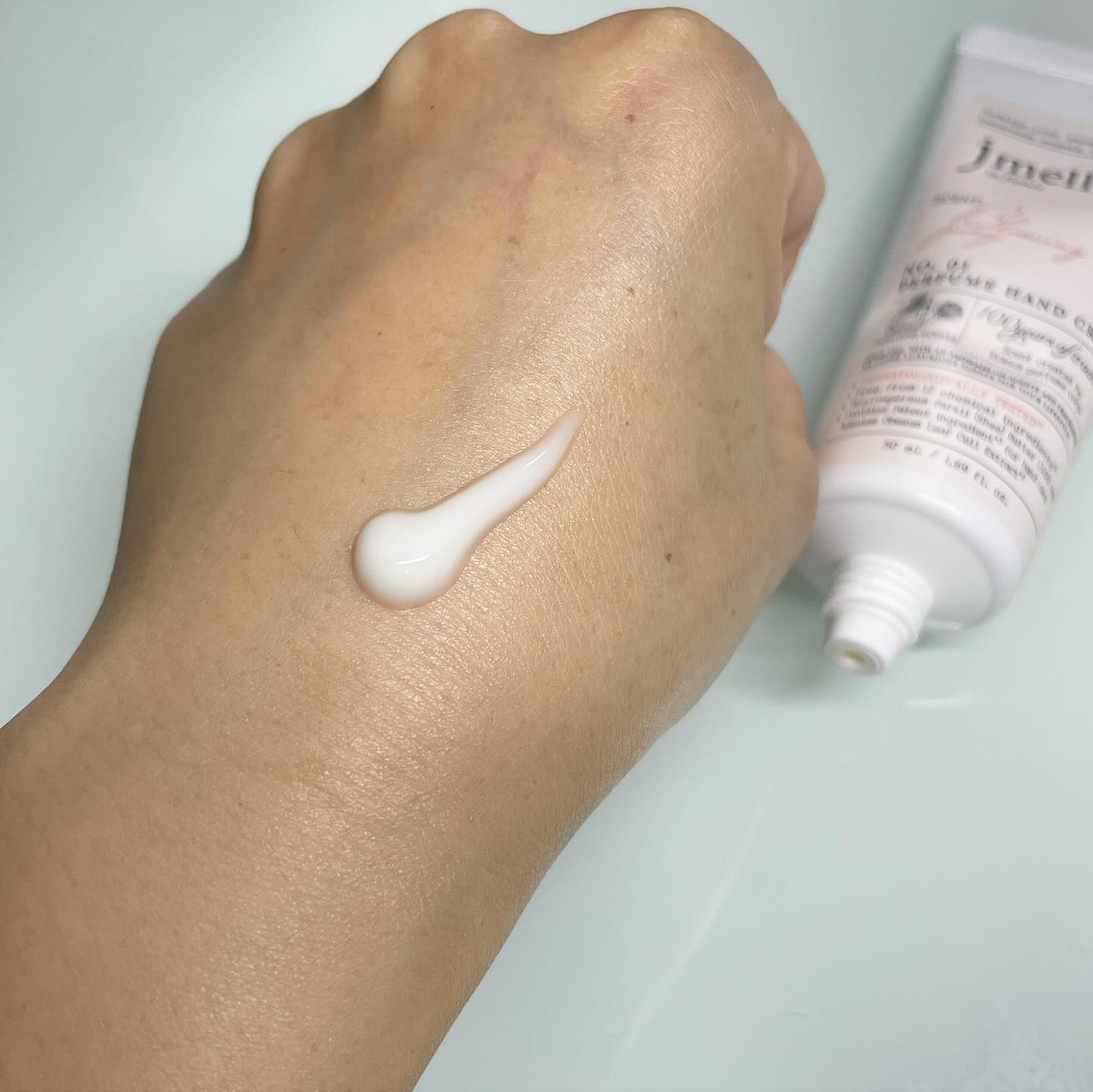 フェイバリットパフュームハンドクリーム/jmella/ハンドクリームを使ったクチコミ（3枚目）