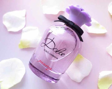 DOLCE&GABBANA BEAUTY DOLCE PEONY EAU DE PARFUM（ドルチェ ピオニー オードパルファム）のクチコミ「透明感のあるホワイトベルガモットと、梨のフルーティーなみずみずしい香りがフレッシュに弾けて甘美.....」（1枚目）