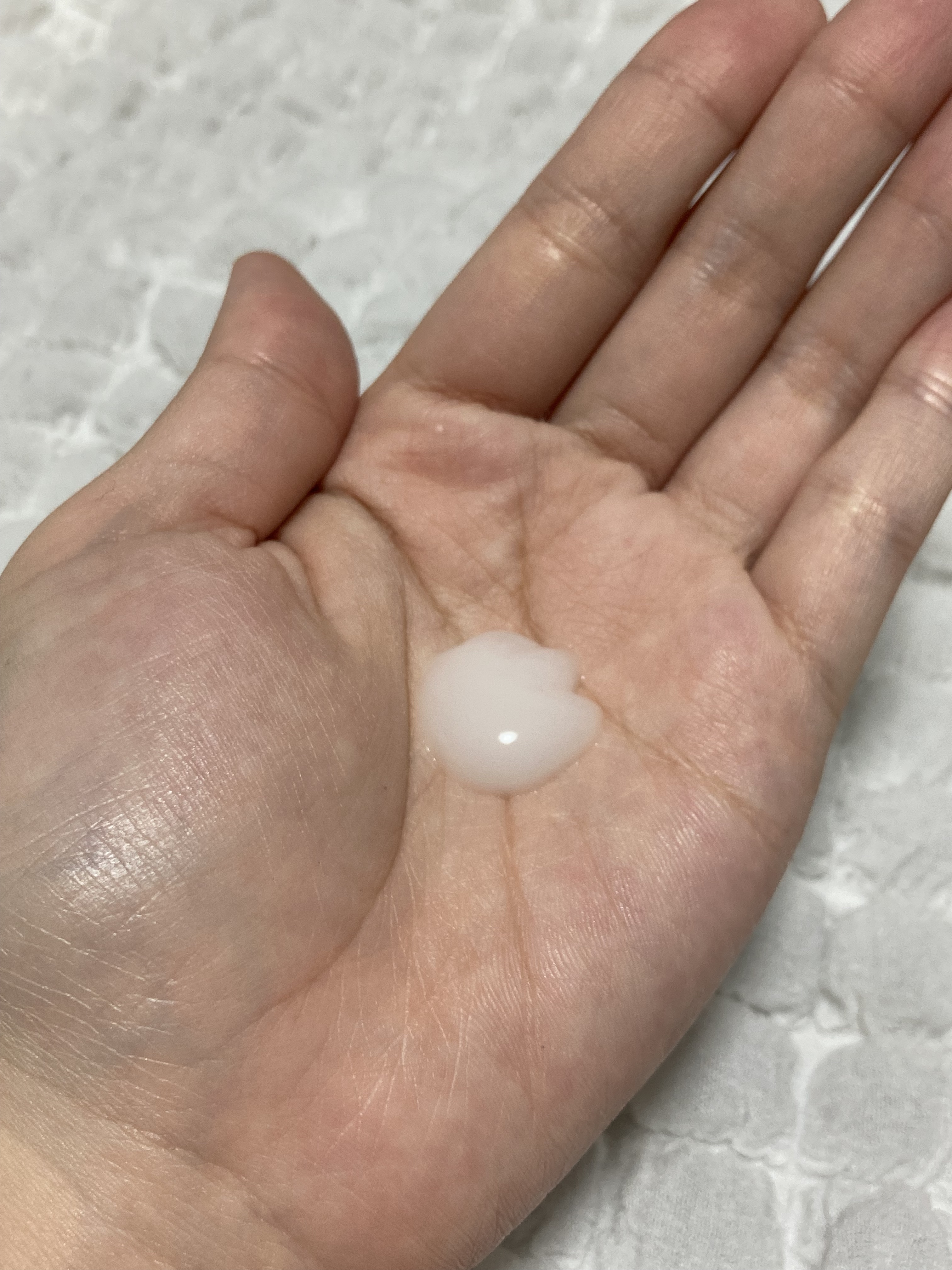 ミラクルズ うるおいブーストミルクウォーターセラム/パンテーン/アウトバストリートメントを使ったクチコミ（2枚目）