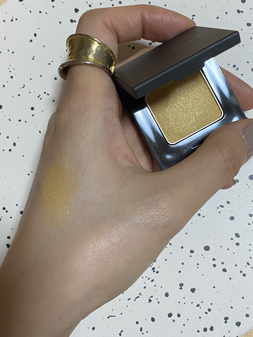 ニュアンス アイシャドウ/OSAJI/単色アイシャドウを使ったクチコミ（2枚目）