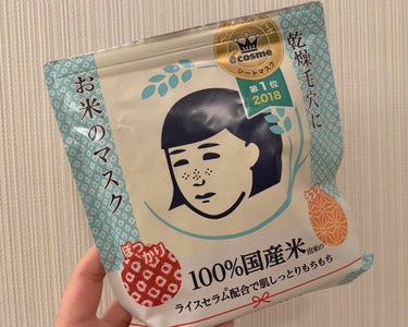 ¥650で10枚入のコスパ最強パック。

シートは薄めだけど、液がたっぷり入っていて
肌にピタッと密着する感じが心地よい。。。


毛穴が引き締まるとかの効果に関しては
個人的にはあまり感じませんでした