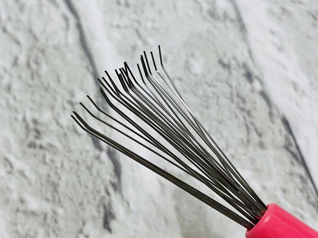 ヘアーブラシクリーナー/キャンドゥ/ヘアケアグッズを使ったクチコミ（3枚目）