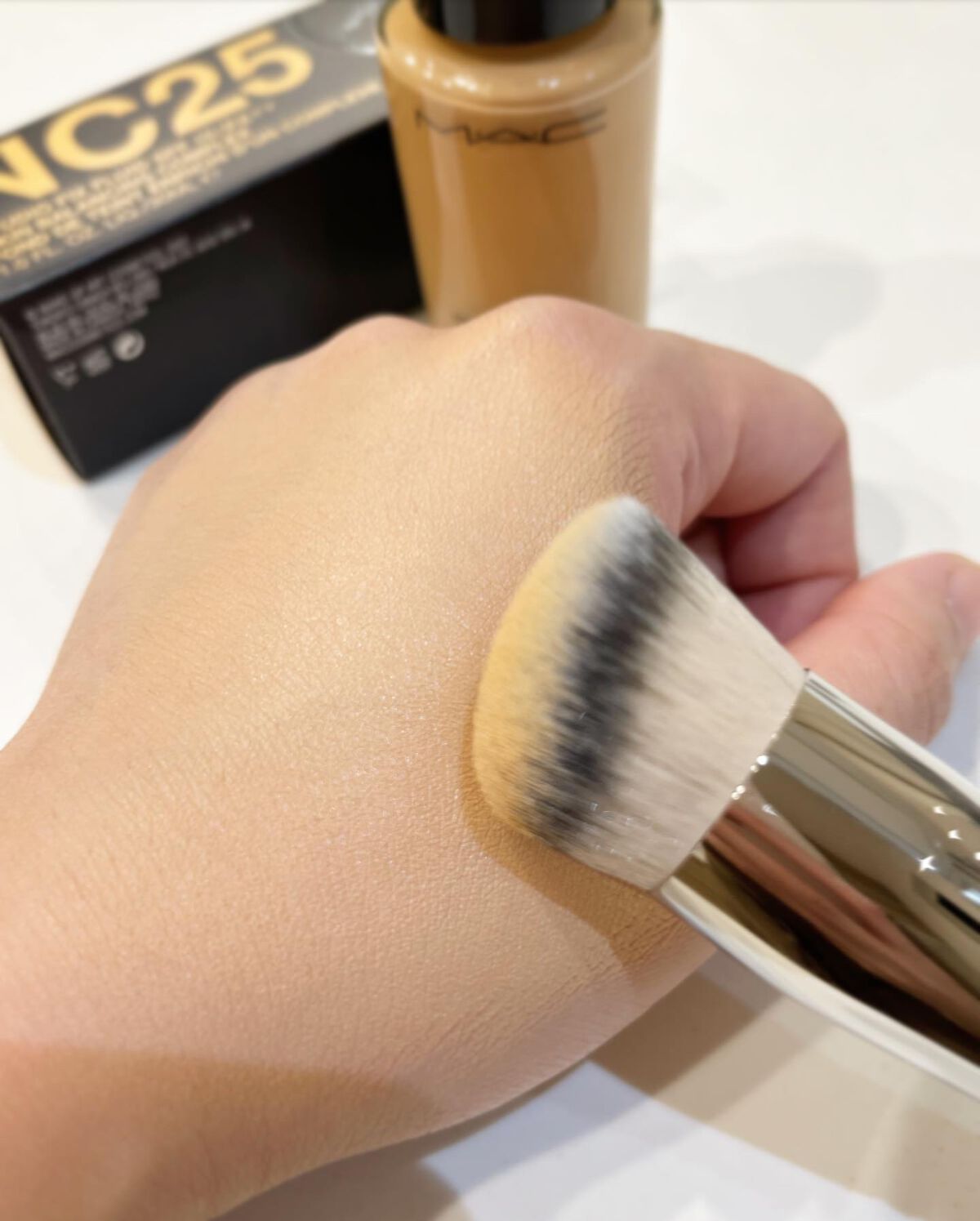 yuna on LIPS 「MACスタジオフィックスフルイッド SPF15MACの人気ファ..」(4枚目)