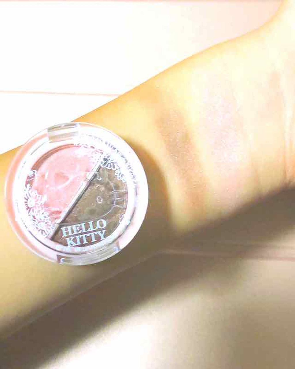 パウダーアイシャドウ ブルーミングキティ/DAISO/アイシャドウパレットを使ったクチコミ（2枚目）