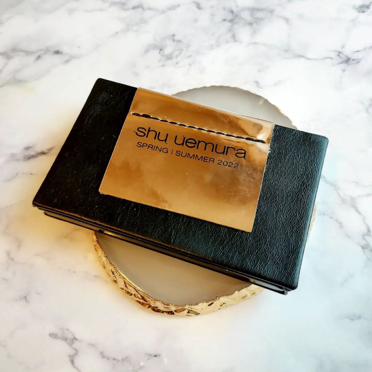 shu uemura スプリング/サマー コレクション 限定アイパレット2種のクチコミ「shu uemura　ヌードパンクアイパレット🥰

容器は皮のような珍しい容器で内側には少し小.....」（1枚目）