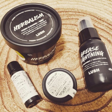 LUSHデビューしました！！！！
今回買ったのは、

艶肌ドロップ 、 ハーバリズム  です！
✂︎-----------------㋖㋷㋣㋷線-------------------✂︎
質感、香りなど