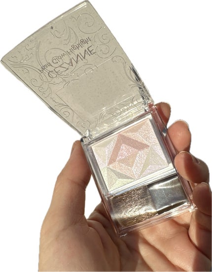 CEZANNE パールグロウハイライトのクチコミ「4色の華やかハイライター。
限定で投稿し忘れていました。
最後の写真の一番下は全色混ぜた感じ.....」(2枚目)