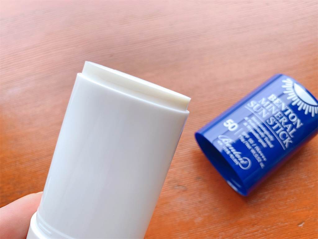 ミネラル サンスティック SPF+/PA++++15g/BENTON/日焼け止めスティックを使ったクチコミ（2枚目）