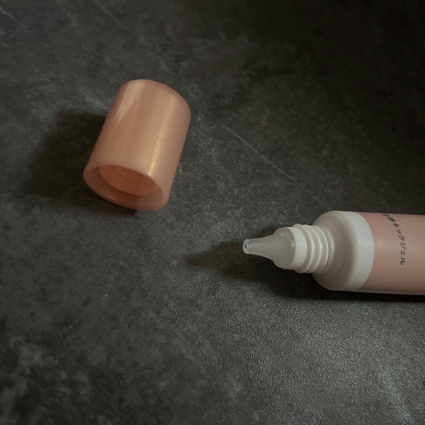 8x4 アロマスイッチ 涼感ネックジェル パリスブーケの香り/８ｘ４/デオドラント・制汗剤を使ったクチコミ（2枚目）