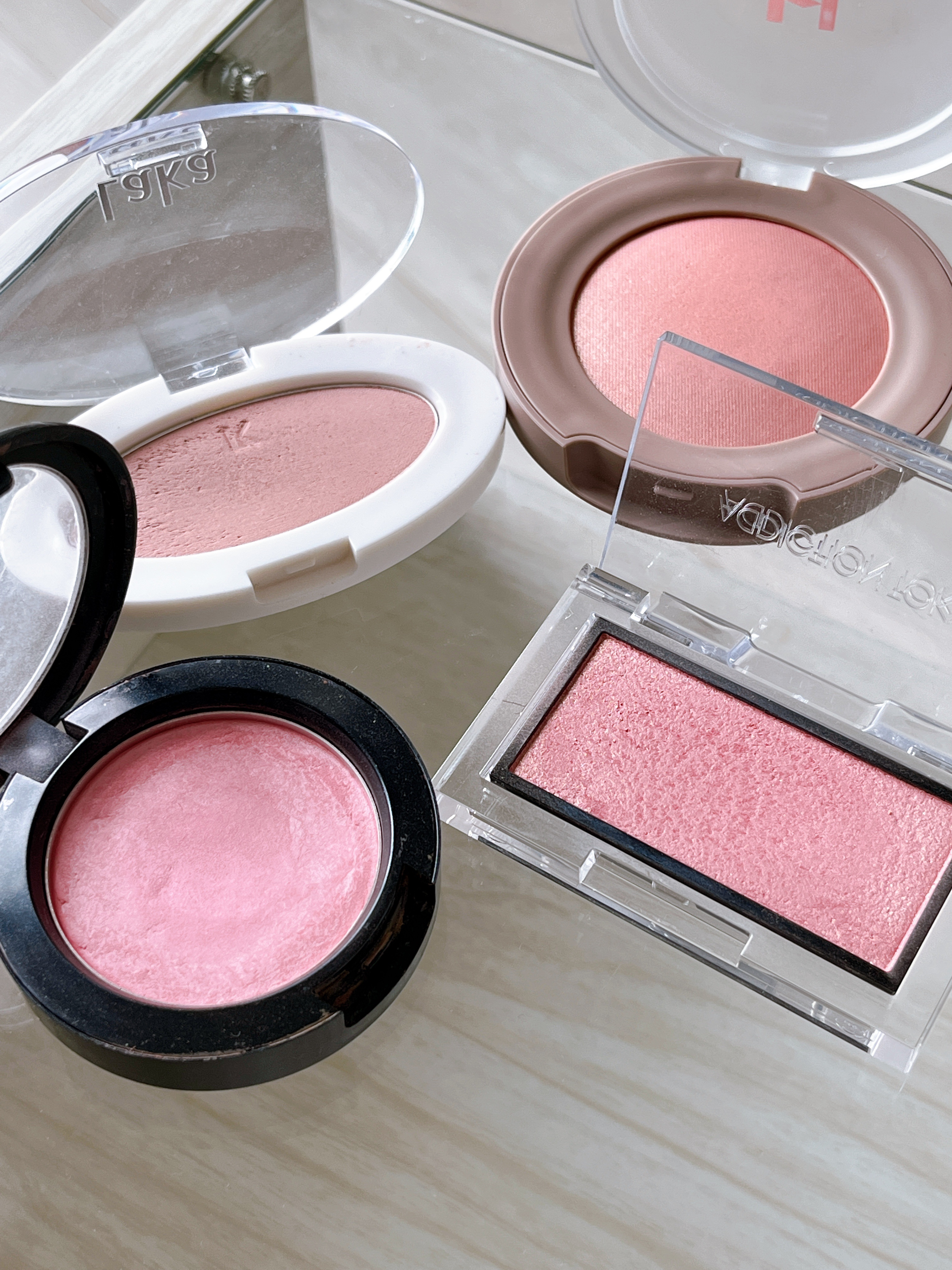 パウダー ブラッシュ ラブクラウド/M・A・C/パウダーチークを使ったクチコミ（2枚目）