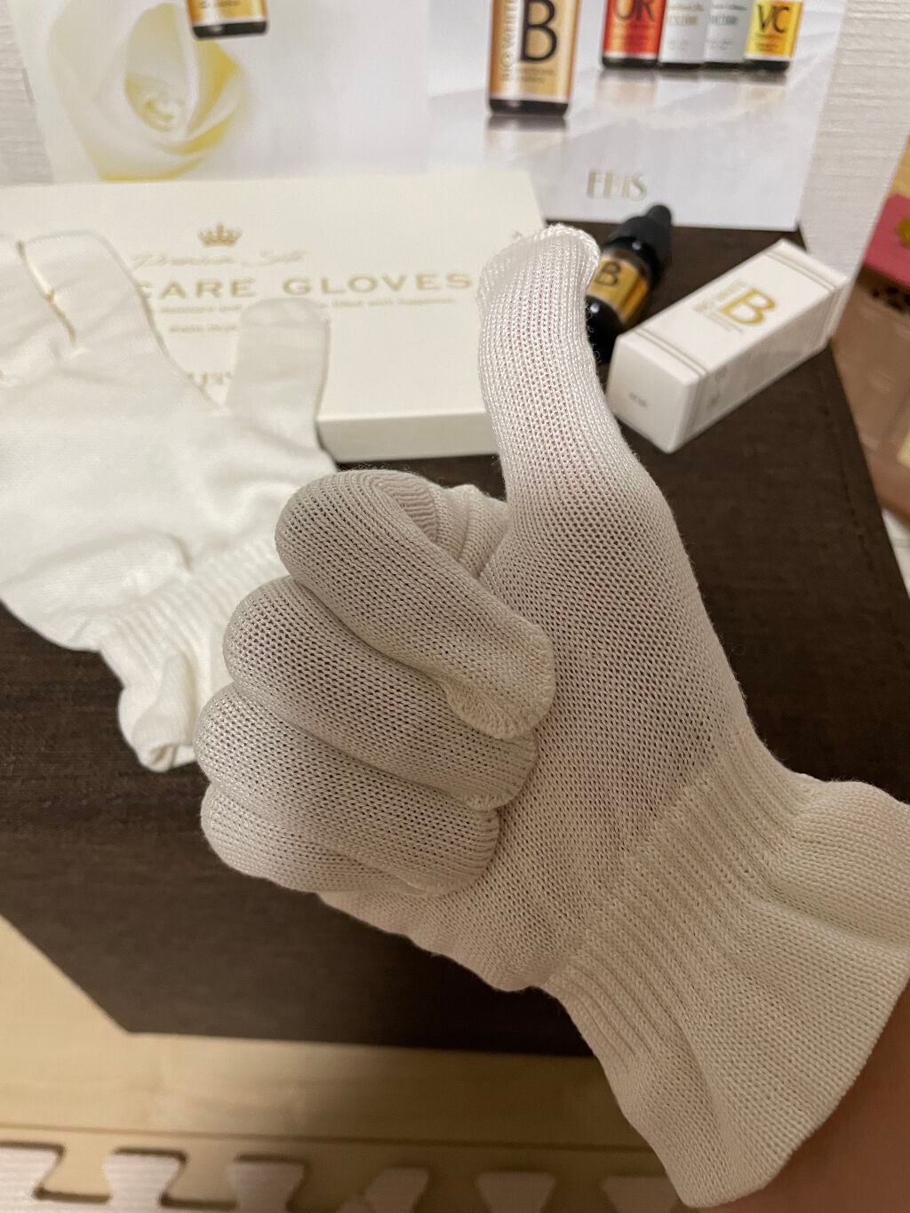 EBiS原液美容液をしみ込ませたシルク手袋/EBiS化粧品/ボディグッズを使ったクチコミ(2枚目)