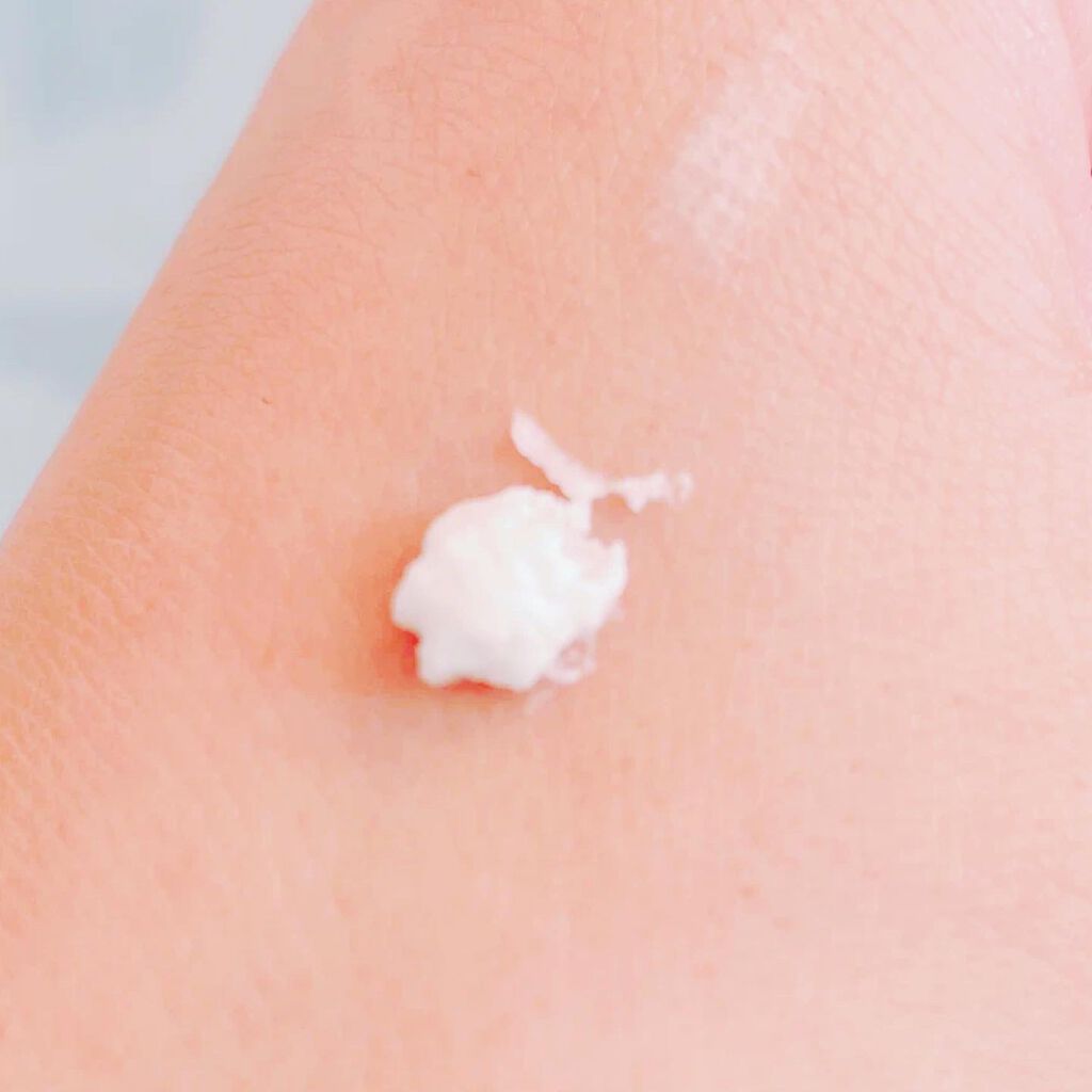 フルーティフィグ スノーシア ハンドクリーム /L'OCCITANE/ハンドクリームを使ったクチコミ(2枚目)