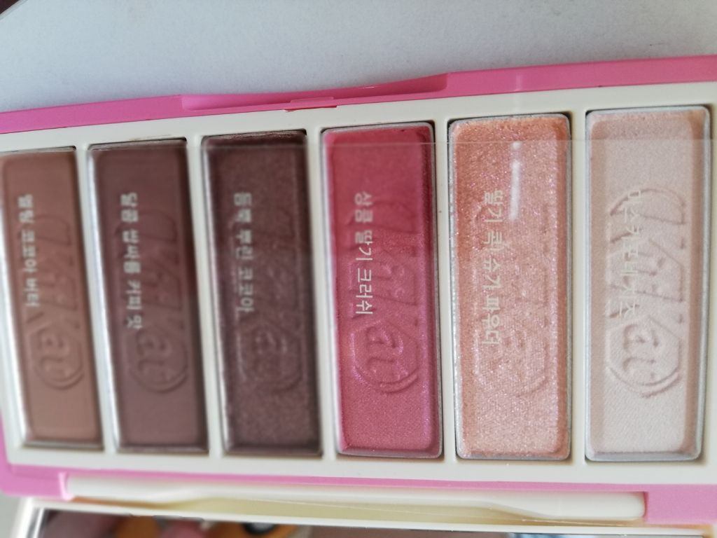 プレイカラーアイズ ミニ #キットカット ストロベリーティラミス/ETUDE/アイシャドウパレットを使ったクチコミ（1枚目）