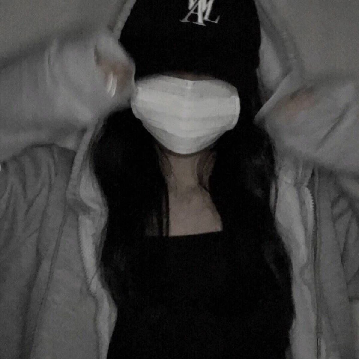 垢抜けたい女の子👧🏻💄 on LIPS 「〜初投稿〜 メイク始めたいと思うんですけどおすすめのコスメとか..」(1枚目)