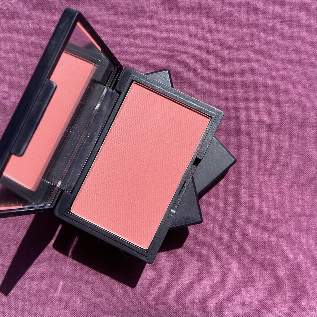 熱っぽほっぺに、きゅん、きゅん、ぎゅん。

heme
ピュア チーク カラー
ヴィンテージローズ

Instagramでだいすきな人がお薦めしていた台湾チーク。
しれっとゲットしておりました☺️

なんと言ってもコスパが良すぎる。
だからと