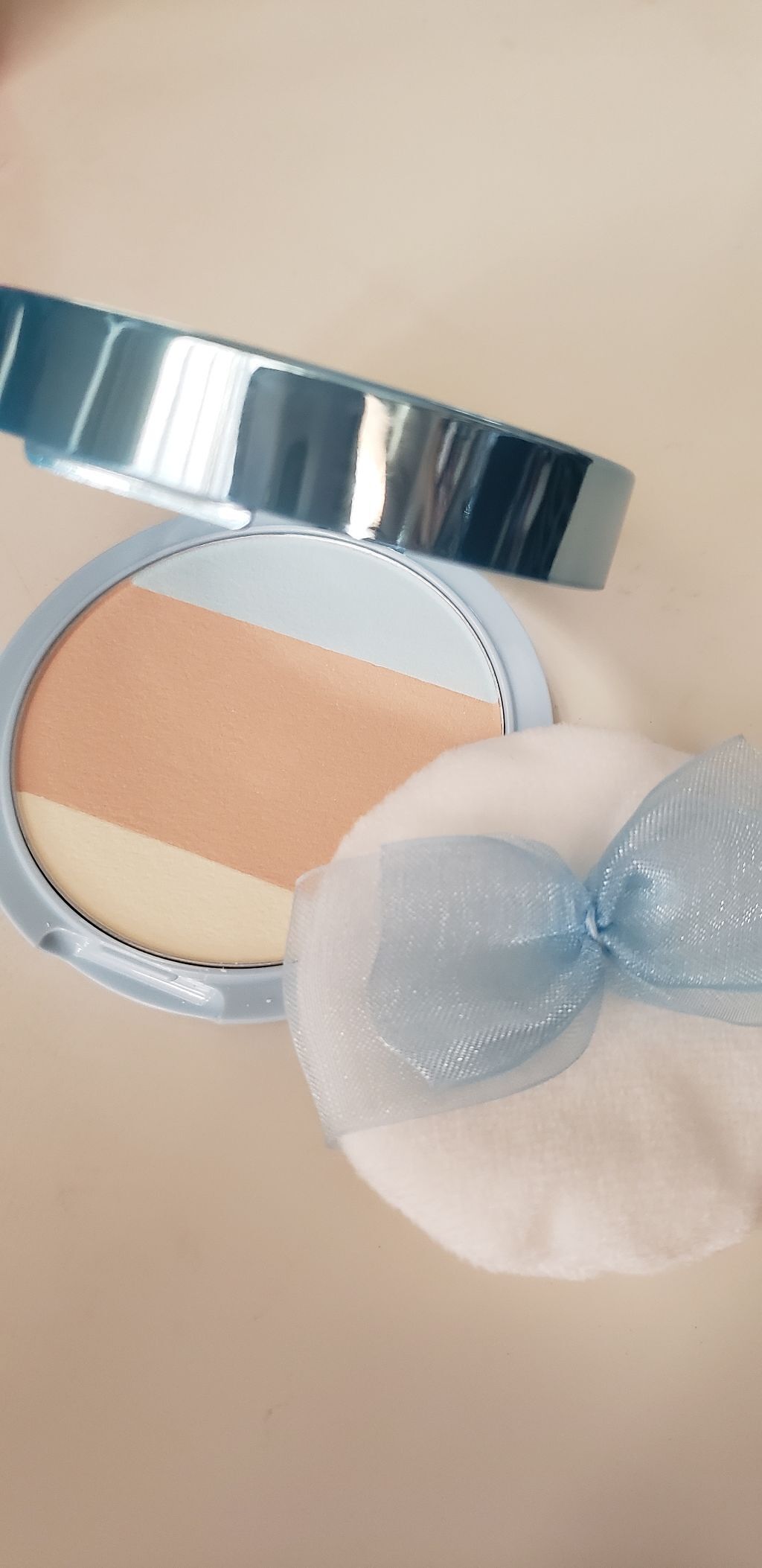 クラブ ブライズバトン　フェイスパウダーのクチコミ「クラブブライズバトンフェイスパウダー
ディアブルー

いわゆる
お粉
ブルーが入って
ベージュ.....」（1枚目）