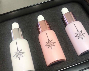 ETUDE タイニートゥインクル ミニドロップパールベースキットのクチコミ「上品なパールで、自然なツヤをだしてくれます

私はハイライトとして使っています！

メイクによ.....」（1枚目）