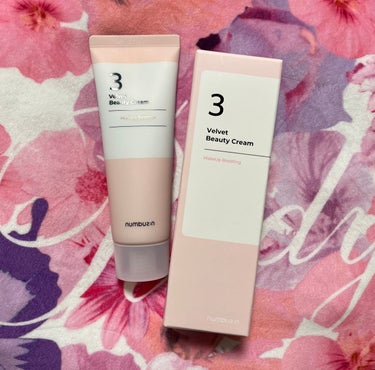 

numbuzin ナンバーズイン
3番 シルクビューティークリーム 
60ml 3 Velvet Beauty Cream 

化粧の前に肌に塗るだけで、化粧のノリ
を良くしてくれる優秀なクリーム。