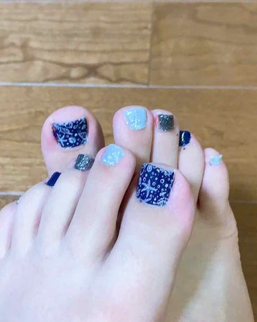 携帯変えたら前のアカウントに入れなくて
新しいアカウントに😑💦

しずくネイルシールを使ってネイル💅
ネイルホリックのこの濃いネイビーみたいな紫色BL913好きなんだよね🥺
BL950も夏って感じの色ですき🥰💓
ダイソーサンリオネイルのブラックラメかわいすぎ🤭💓
どの色も好きってやつ←
まじでしずくネイルシール優秀すぎる👏💓
#しずくネイルシール#ネイルホリック＃BL913#BL950
#はじめての投稿の画像 その0