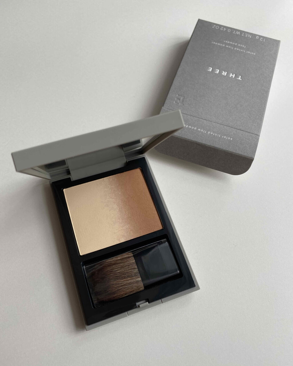 ソーラーティンティドフローパウダー/THREE/プレストパウダーを使ったクチコミ（1枚目）