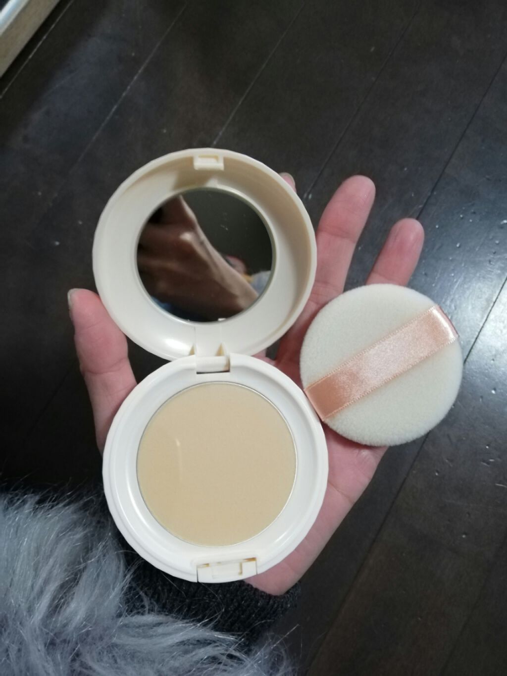 ミネラルBBパウダー EM（エンリッチモイスト）/毛穴パテ職人/プレストパウダーを使ったクチコミ（2枚目）