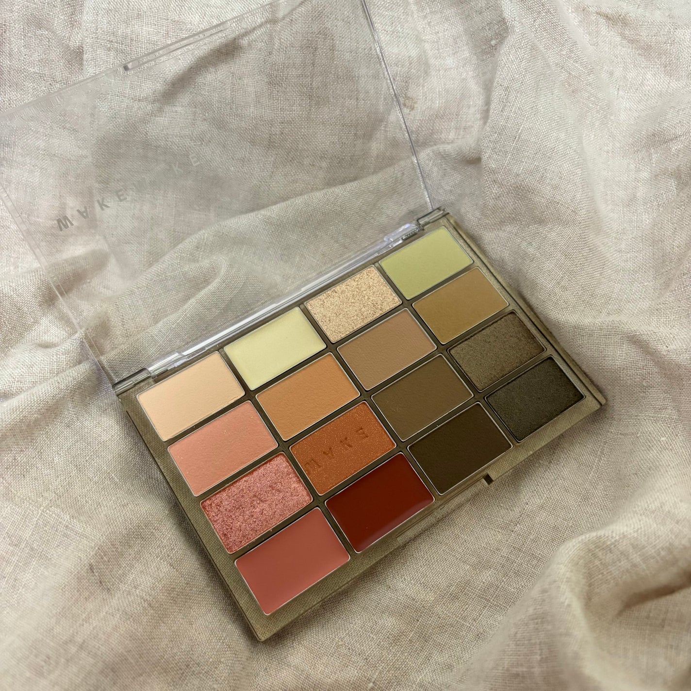 ソフトブラーリングアイパレット/wakemake/アイシャドウパレットを使ったクチコミ(2枚目)