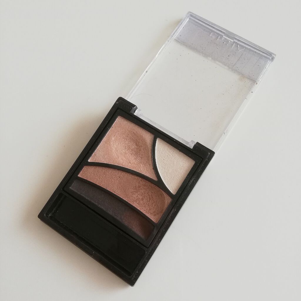 エルシア リュクスシャイン アイカラーのクチコミ「エルシアのリュクスシャインアイカラー🍓
E-3のベージュです。なかなか使いやすいお色味でした！.....」（1枚目）