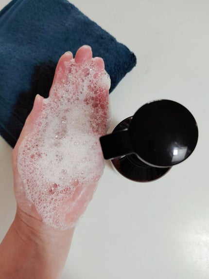 La ViLLA ViTA リ・ヘア シャンプーSのクチコミ「くせ毛の私は梅雨時はぐるんぐるんでもう人とは会いたくないぐらいのとんでもヘアーになる人です。
.....」(3枚目)