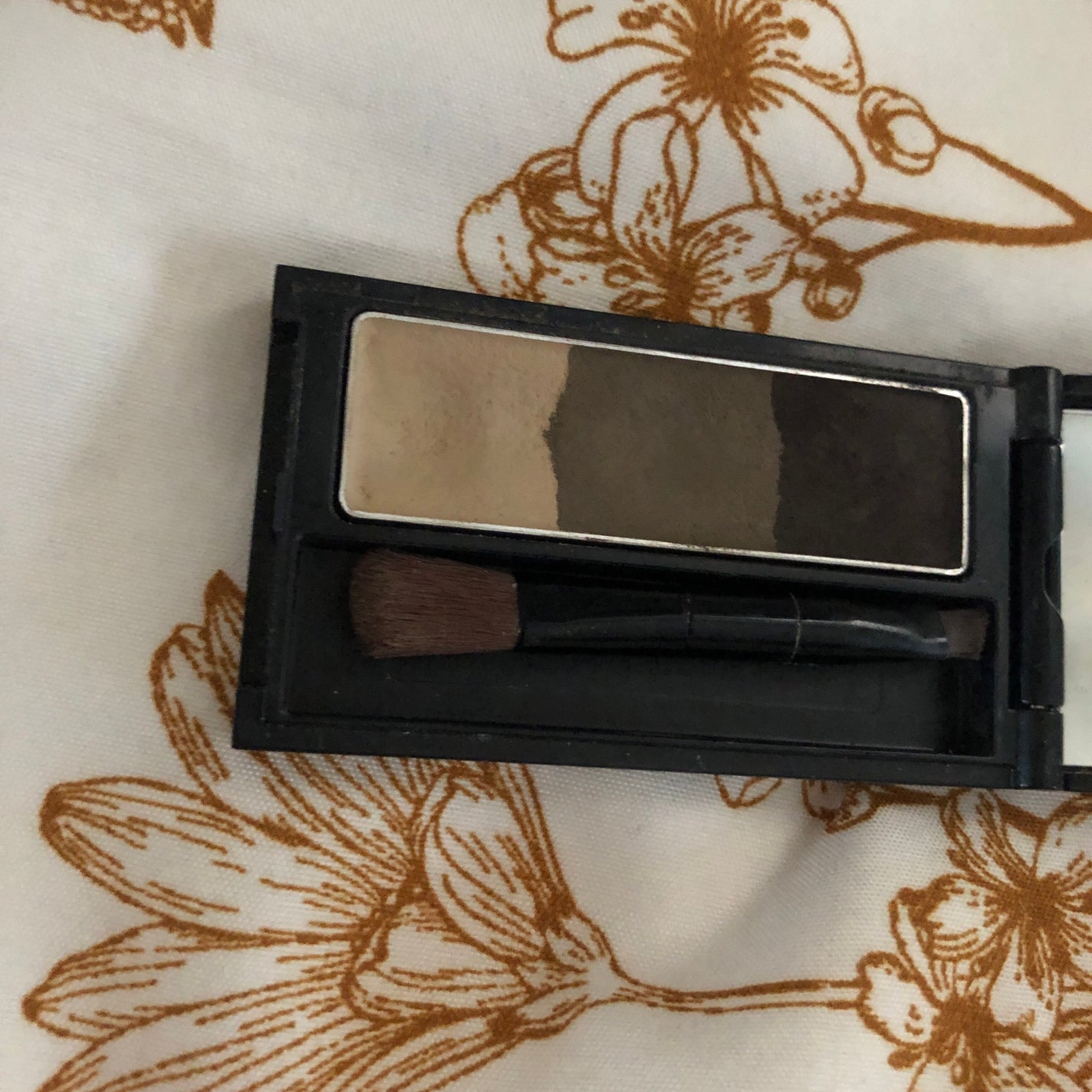 あっこ on LIPS 「KATEケイト デザイニングアイブロウ3Dオリーブグレー系髪の..」(2枚目)