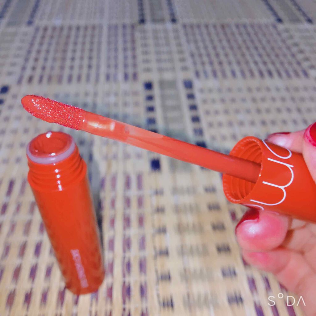 ジューシーラスティングティント/rom&nd/リップティントを使ったクチコミ（2枚目）