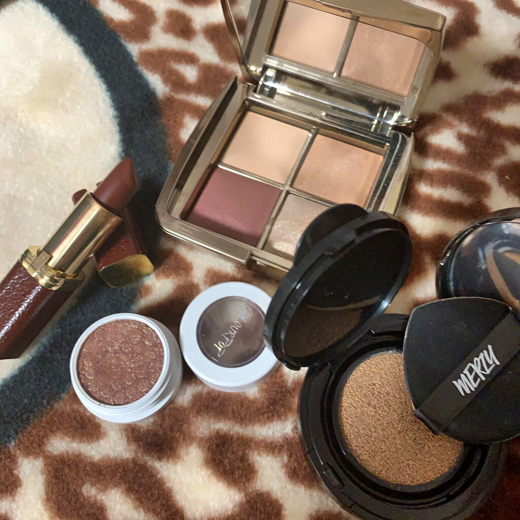 HOURGLASS Hourglass Ambient Lighting Powderのクチコミ「アワグラを使った今日のメイク🖤

こんにちは〜！！
今日はメイクの紹介です♬

前回紹介した
.....」（3枚目）