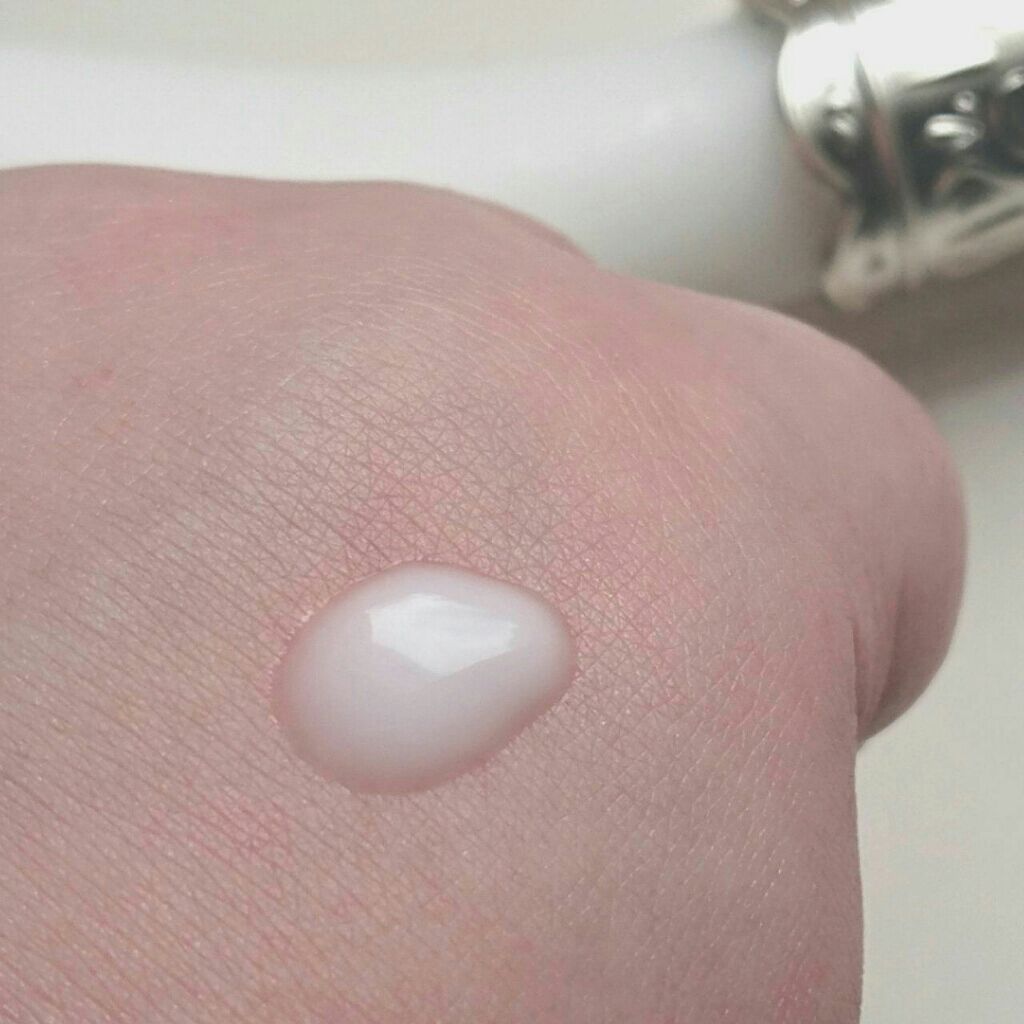 ローズ エッセンス エマルジョン/レ・メルヴェイユーズ ラデュレ/乳液を使ったクチコミ（2枚目）