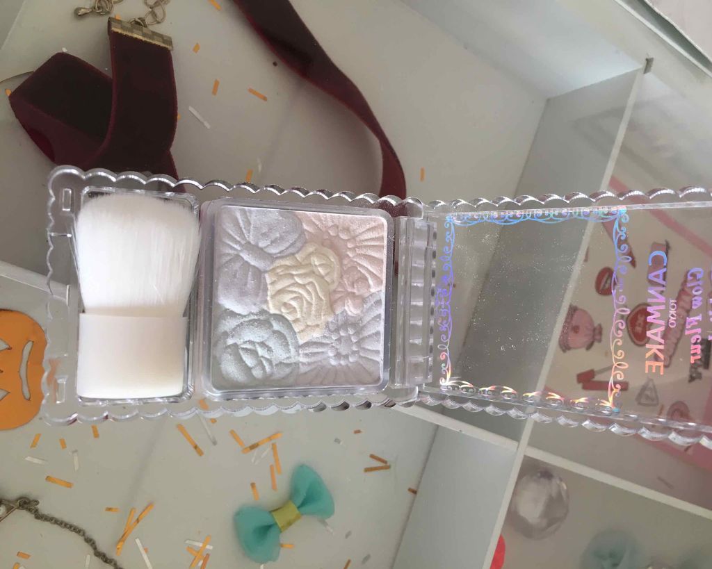 グロウフルールハイライター/キャンメイク/パウダーハイライトを使ったクチコミ（3枚目）