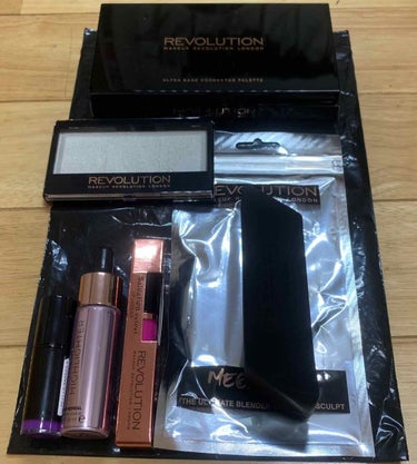 MAKEUP REVOLUTION コンシール＆ディファイン コンシーラーのクチコミ「make up Revolutionの購入品です

🇬🇧イギリス公式通販で頼んで少し前に届きま.....」（3枚目）