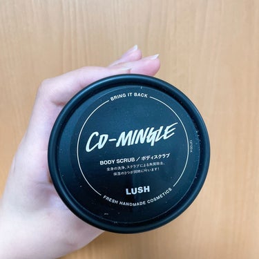 ラッシュ コーミングルのクチコミ「LUSH【コーミングル】


◎GOOD
・竹パウダーでつぶつぶせず優しい感じ
・肌を保湿しな.....」（2枚目）