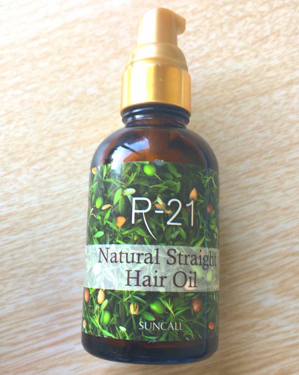 サンコール R-21 ストレート ヘアオイルのクチコミ「
オイルなのにさらっとしたつけ心地で、私はロングなので3〜4プッシュをドライヤーの途中に全体的.....」（1枚目）