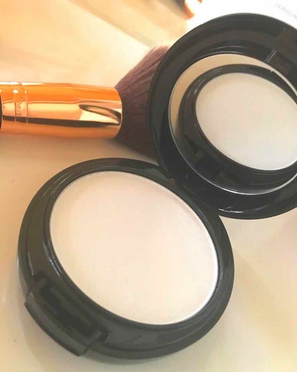 ステージ パフォーマー インビジブル パウダー/shu uemura/プレストパウダーを使ったクチコミ(1枚目)