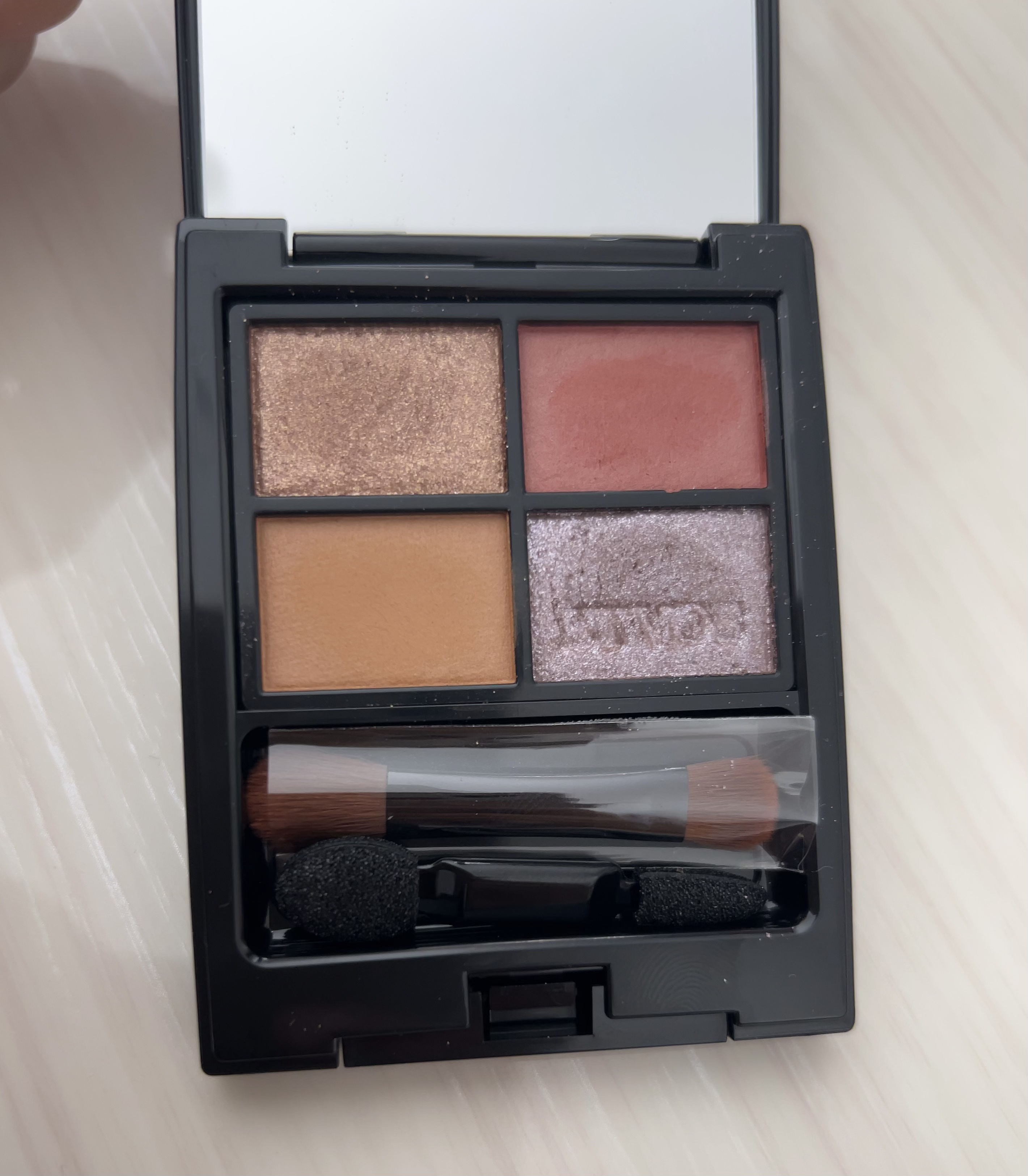 ミネラルクラッシィシャドー/エトヴォス/アイシャドウパレットを使ったクチコミ（3枚目）