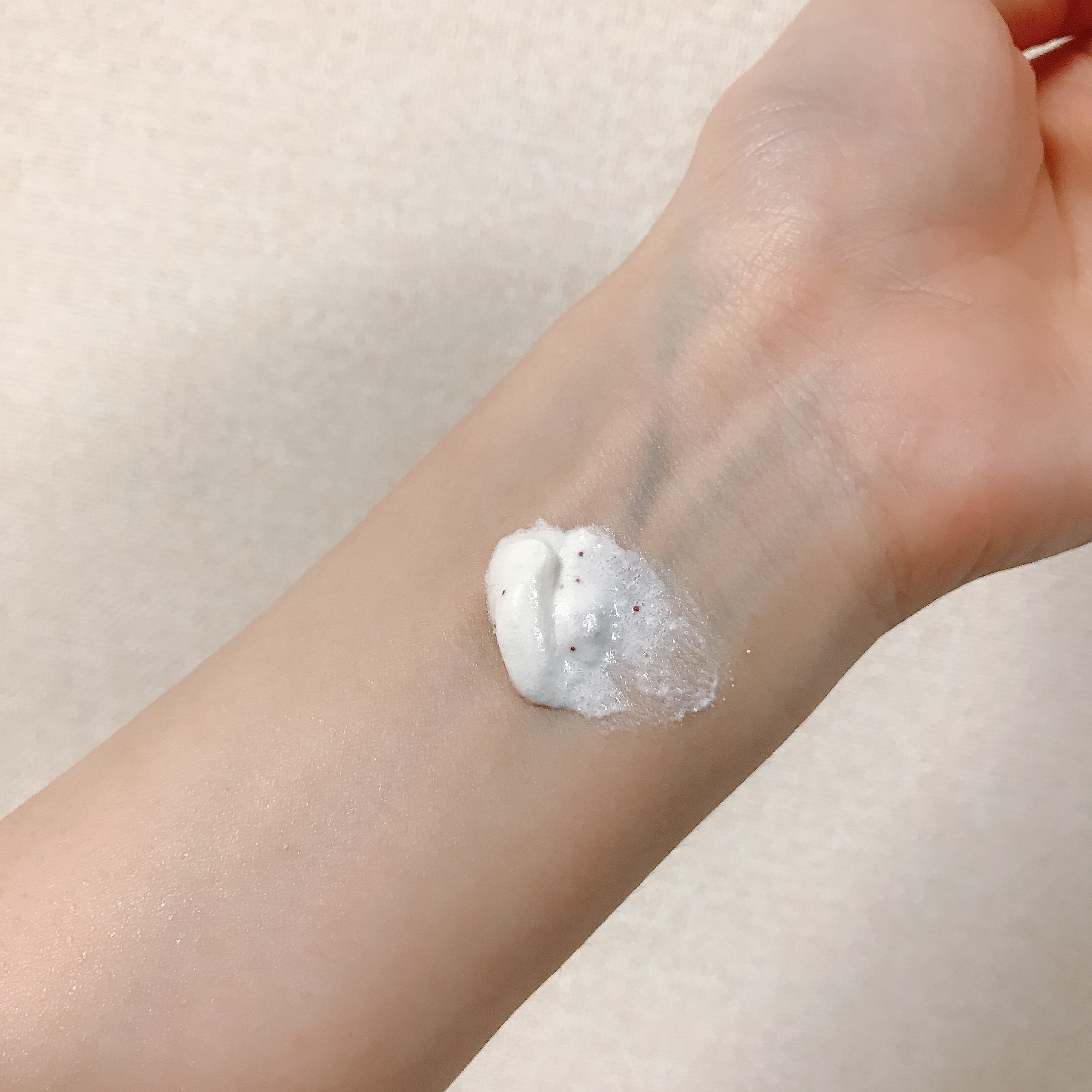 クリーミーボディスクラブ マカダミア&ライスミルク 298g/ダヴ/ボディスクラブを使ったクチコミ（2枚目）